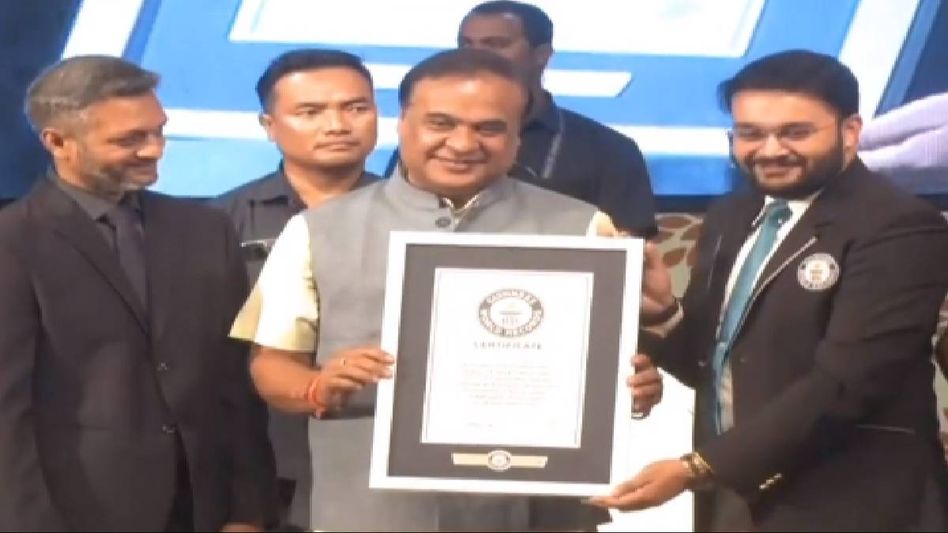 Assam: Himanta Biswa Sarma receives awards for 10 Guinness World Records under Amrit Brikshya Andolan  Assam: Himanta Biswa Sarma receives awards for 10 Guinness World Records under Amrit Brikshya Andolan