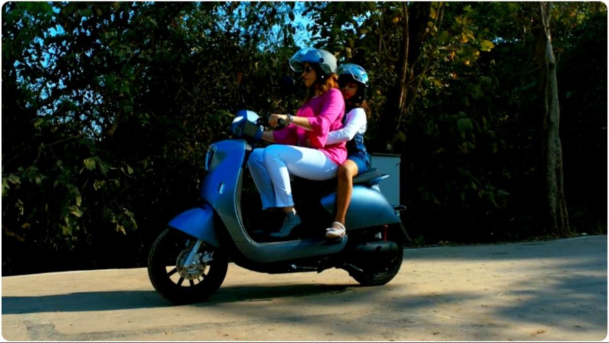 পড়ে যাওয়ার ভয় নেই, বাজারে আসছে সেলফ ব্যালেন্সিং ই-স্কুটার! চলছে প্রি বুকিং।