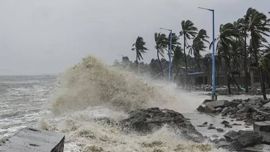 Cyclone 'Michaung' intensifies, coastal Andhra, Tamil Nadu brace for heavy rain Cyclone 'Michaung' intensifies, coastal Andhra, Tamil Nadu brace for heavy rain