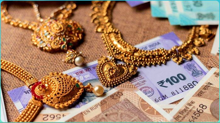 গোল্ড মনিটাইজেশন স্কিমের অধীনে এটি রিজার্ভ ব্যাঙ্কে জমা দিতে পারেন। এতে সম্পদের সাহায্যে নিরাপদে বাড়বে আপনার সঞ্চয়!