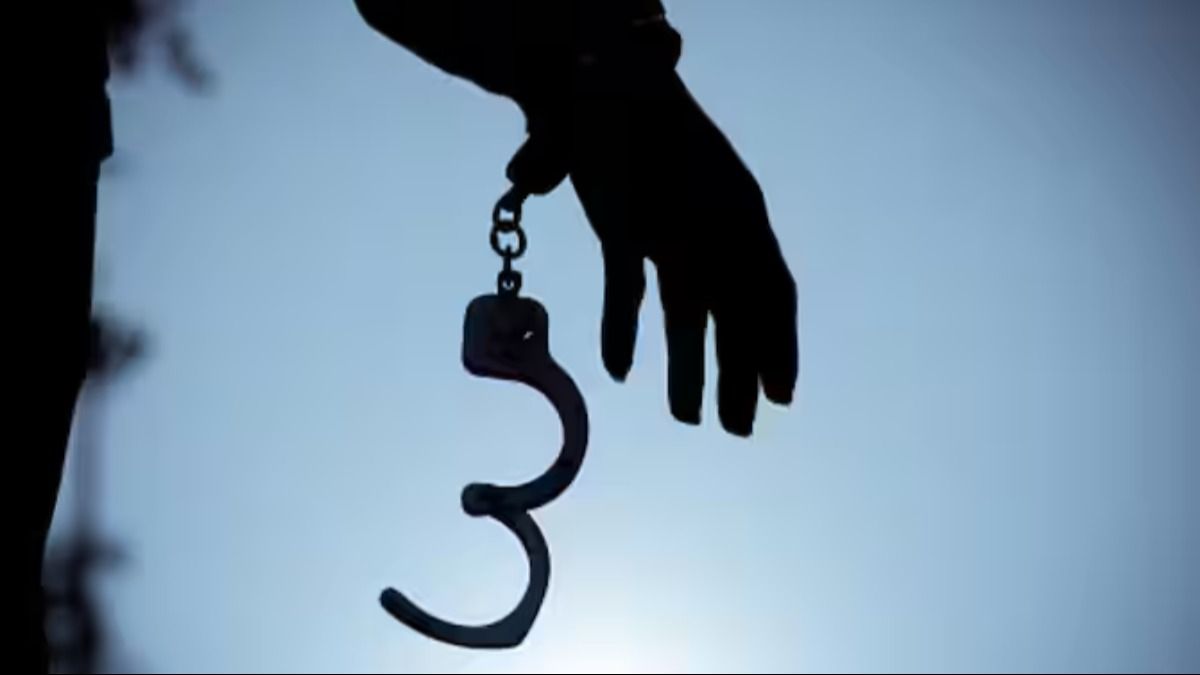 Gujarat: Three weeks on run, man who posed as fake CMO official nabbed from Assam-Mizoram border Gujarat: Three weeks on run, man who posed as fake CMO official nabbed from Assam-Mizoram border