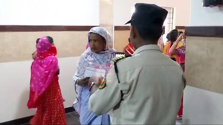 Assam: ASHA worker detained in Dhubri Medical College and Hospital for operating as a broker Assam: ASHA worker detained in Dhubri Medical College and Hospital for operating as a broker