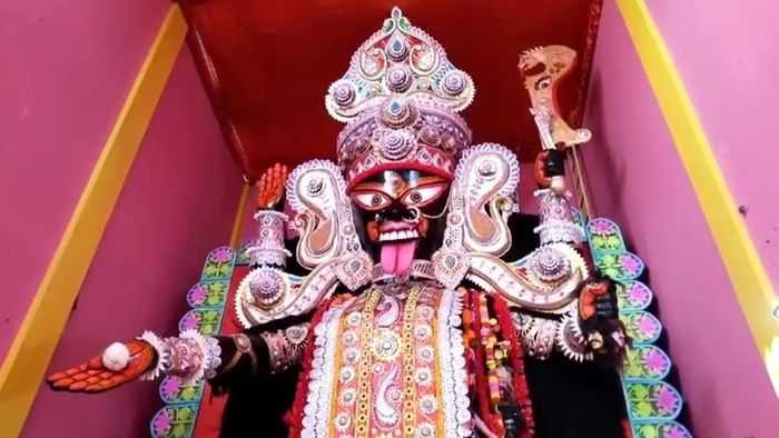 পুজোর ২২ দিন পর মালদার মণ্ডপ থেকে বিদায় ২২ ফুটের কালীর, কেন জানেন?