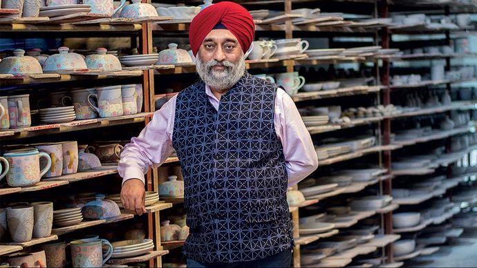 गुलजीत सिंह मिन्हास, 55 वर्ष निदेशक, मिन्हास पॉटरी