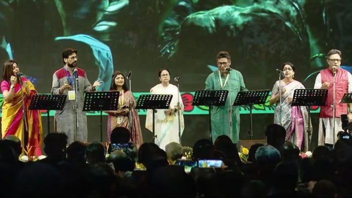 KIFF-র উদ্বোধনী অনুষ্ঠানে মমতা বন্দ্যোপাধ্যায় ও অন্যান্য শিল্পীরা