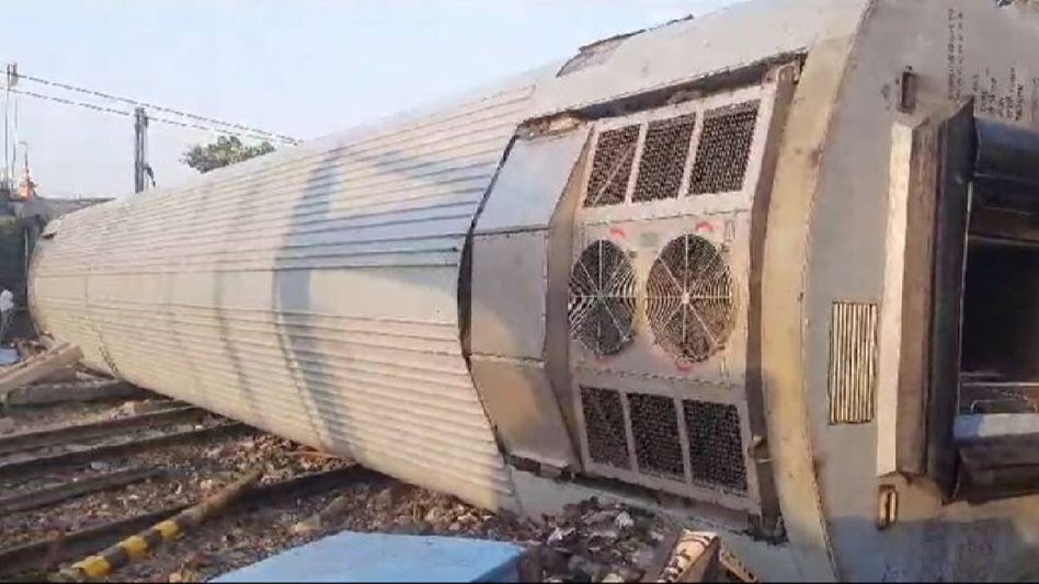 West Bengal: Local train coach derails at Howrah station, none injured West Bengal: Local train coach derails at Howrah station, none injured