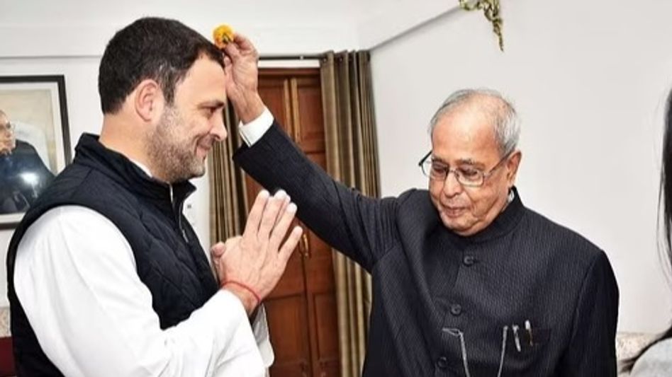 'এর অফিসের AM, PM গুলিয়ে যায়, PMO চালাবে কী করে!' রাহুলের দফতর নিয়ে সে দিন ক্ষুব্ধ হন প্রণব 'এর অফিসের AM, PM গুলিয়ে যায়, PMO চালাবে কী করে!' রাহুলের দফতর নিয়ে সে দিন ক্ষুব্ধ হন প্রণব