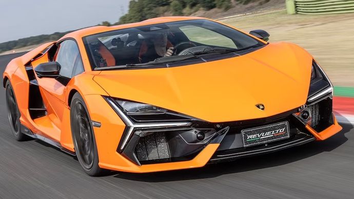 Lamborghini India ने 6 दिसंबर नई सुपरकार Revuelto को भारतीय बाजार में लान्च कर दिया है Lamborghini India ने 6 दिसंबर नई सुपरकार Revuelto को भारतीय बाजार में लान्च कर दिया है