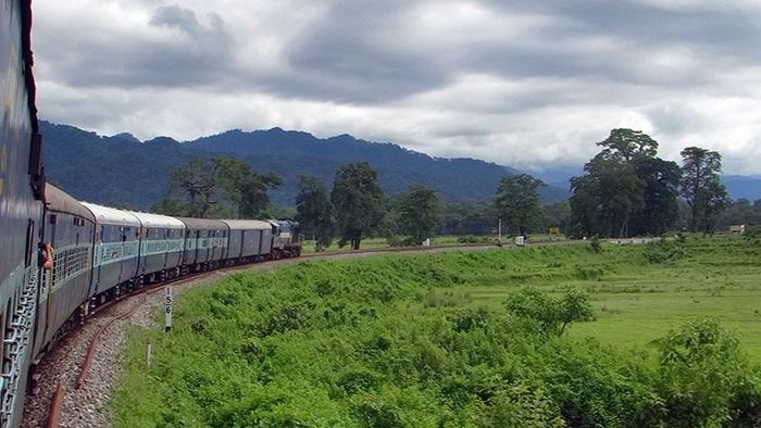 পাহাড়-ডুয়ার্স যাওয়ার গুরুত্বপূর্ণ ট্রেন বাতিল দীর্ঘদিনের জন্য, মাথায় হাত পর্যটকদের