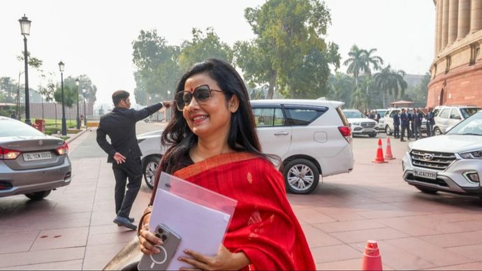 Mahua Moitra केस में आज Ethics Committee अपनी रिपोर्ट सौंपेगा Mahua Moitra केस में आज Ethics Committee अपनी रिपोर्ट सौंपेगा