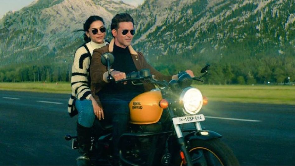 Fighter: Internet was not ready for Deepika Padukone and Hrithik Roshan's sizzling romance Fighter: Internet was not ready for Deepika Padukone and Hrithik Roshan's sizzling romance