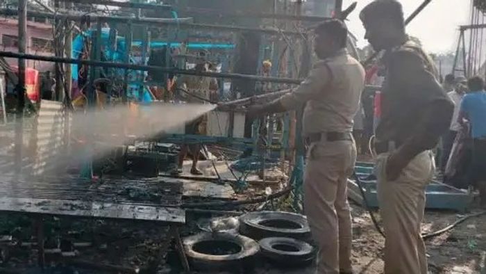 কোচবিহার রাসমেলায় অগ্নিকাণ্ড, পুড়ে ছাঁই রাইডের তাবু, দোকান