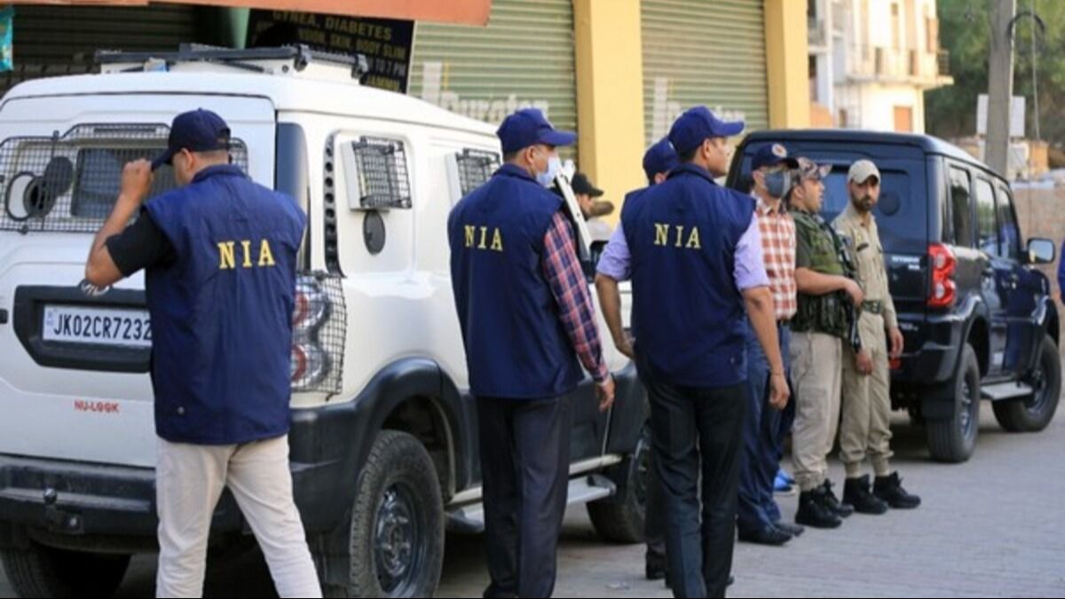 NIA arrest 13 people from Maharashtra, Karnataka in ISIS terror conspiracy case NIA arrest 13 people from Maharashtra, Karnataka in ISIS terror conspiracy case