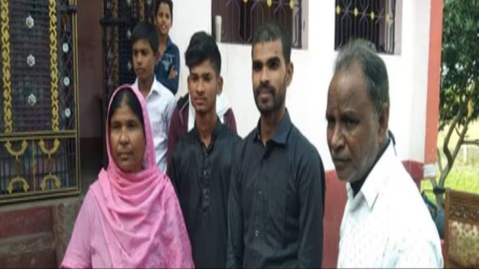 अपने परिजनों के साथ शेख मेराज अपने परिजनों के साथ शेख मेराज