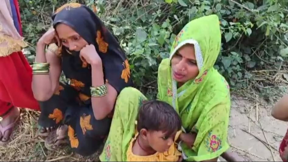 জমির জন্য ছেলে মায়ের মুণ্ডু কাটল ছেলে