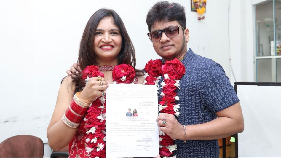 এরই নাম প্রেম, প্রেমিকাকে বিয়ে করতে 'পুরুষ' হলেন মহিলা এরই নাম প্রেম, প্রেমিকাকে বিয়ে করতে 'পুরুষ' হলেন মহিলা