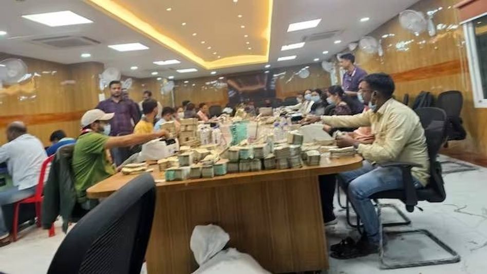 More machines deployed to count cash seized from raids at Congress MP's premises More machines deployed to count cash seized from raids at Congress MP's premises