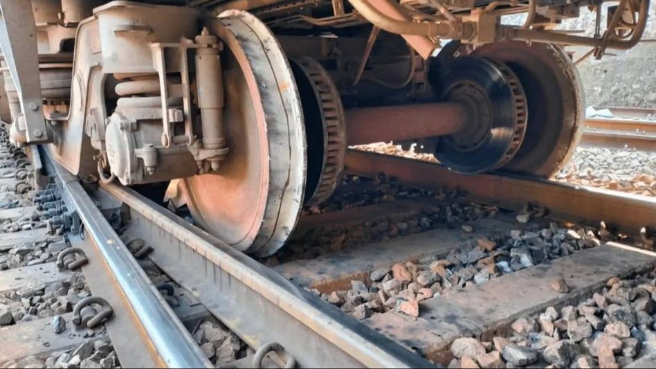 Maharashtra: Train derails near Kasara, central railway mobilizes ART for swift response Maharashtra: Train derails near Kasara, central railway mobilizes ART for swift response