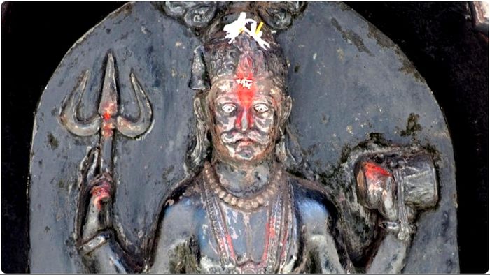 সাড়ে সাতী-ঢাইয়ায় জীবন জেরবার? এই ৯ শনি-মন্ত্রে মিলবে মুক্তি-উন্নতির পথ।