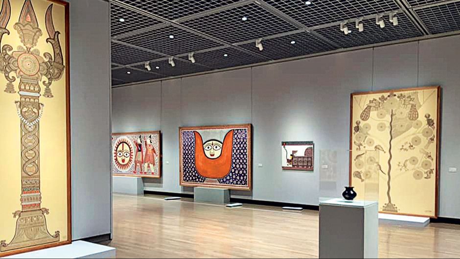 जापान में मिथिला तोकामाची शहर के मिथिला म्यूजियम में सजीं मिथिला पेंटिंग्स