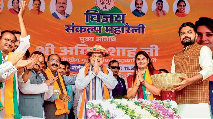 विजेता टीमः केंद्रीय गृह मंत्री अमित शाह 3 नवंबर को पंडरिया में छत्तीसगढ़ भाजपा के अध्यक्ष अरुण साव के साथ