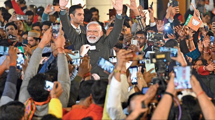 जीत-दर-जीत प्रधानमंत्री नरेंद्र मोदी 3 दिसंबर को नतीजों के बाद दिल्ली में भाजपा मुख्यालय पहुंचे