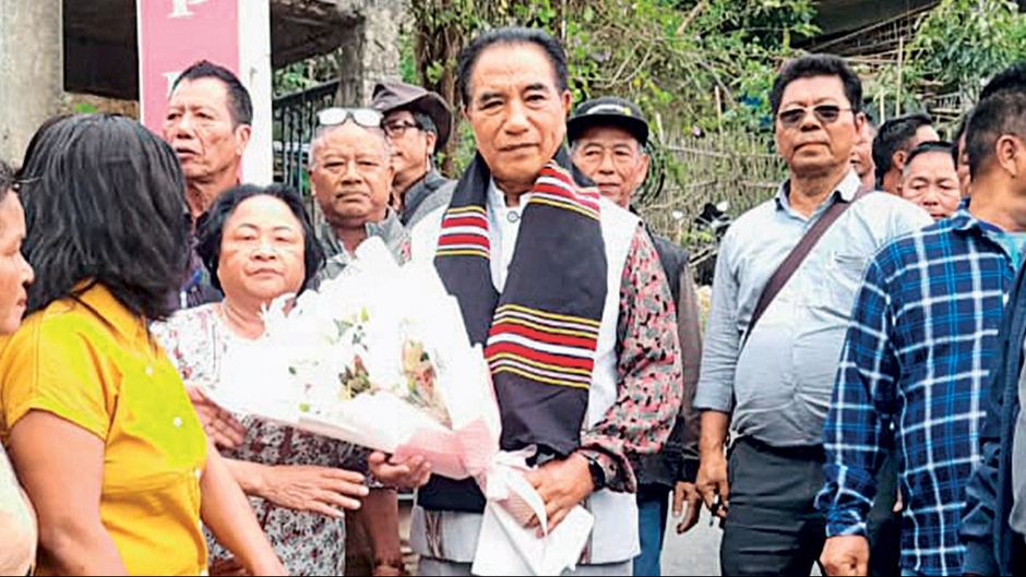 बदलाव का चेहरा 4 दिसंबर को जीत के बाद लालदुहोमा जेडपीएम के सदस्यों के साथ