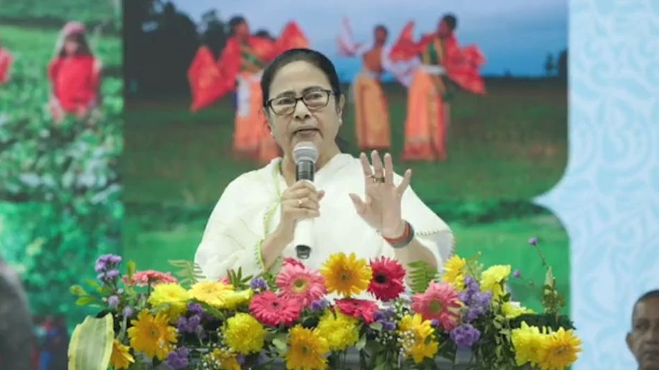 কোন চা বাগান অধিগ্রহণ করবে রাজ্য সরকার? শিলিগুড়িতে স্পষ্ট করলেন মমতা কোন চা বাগান অধিগ্রহণ করবে রাজ্য সরকার? শিলিগুড়িতে স্পষ্ট করলেন মমতা