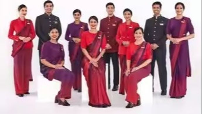 Air India ने 12 दिसंबर को केबिन क्रू और पायलटों के लिए Manish Malhotra की डिजाइन की गई ड्रेस को अनवील किया Air India ने 12 दिसंबर को केबिन क्रू और पायलटों के लिए Manish Malhotra की डिजाइन की गई ड्रेस को अनवील किया