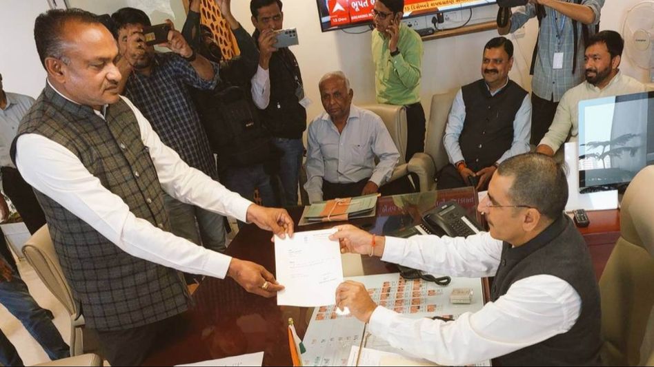 Gujarat AAP MLA Bhupat Bhayani resigns, likely to join BJP Gujarat AAP MLA Bhupat Bhayani resigns, likely to join BJP