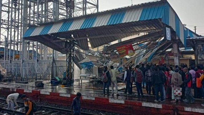 বর্ধমানে ভেঙে পড়ল জলের ট্যাঙ্ক