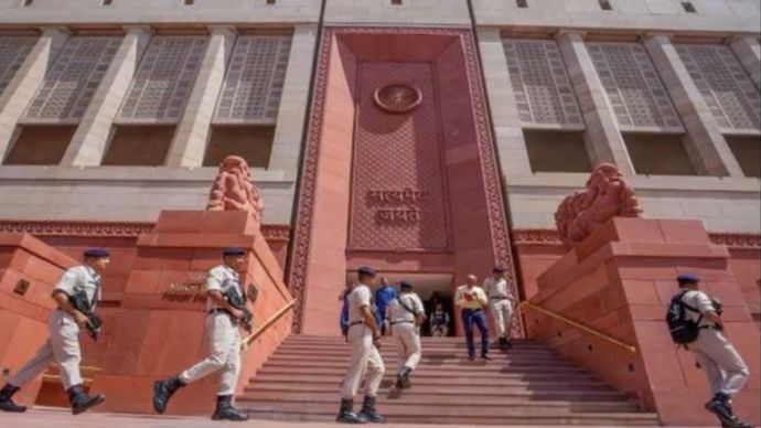 संसद की सुरक्षा के लिए मल्टीलेयर घेरा होता है संसद की सुरक्षा के लिए मल्टीलेयर घेरा होता है
