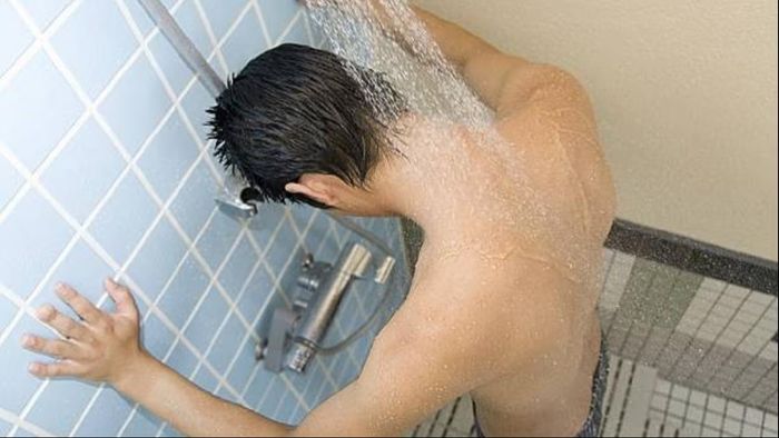 শীতে গরম জলে স্নান করছেন? হার্ট অ্যাটাক সহ নানা বিপদ লুকিয়ে আছে