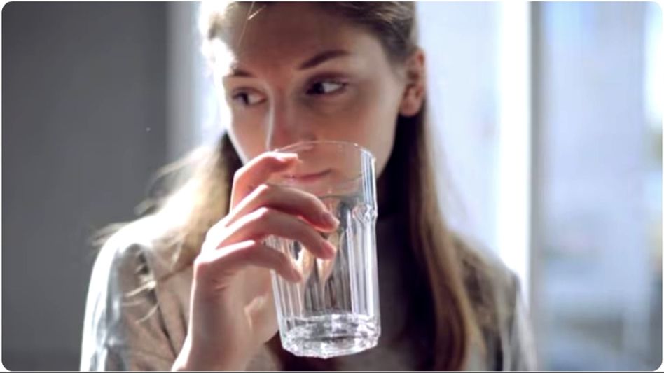 জল খেলেও বিপদ হতে পারে, কখন-কতটা জল খাবেন? জানুন জল খেলেও বিপদ হতে পারে, কখন-কতটা জল খাবেন? জানুন