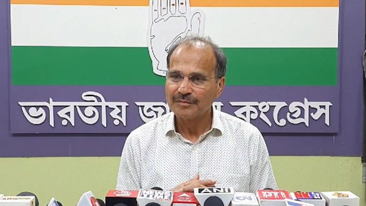 'জোর বেঁচে গিয়েছি, সংসদে হামলাকারীরা জঙ্গি নন', মন্তব্য অধীরের 'জোর বেঁচে গিয়েছি, সংসদে হামলাকারীরা জঙ্গি নন', মন্তব্য অধীরের