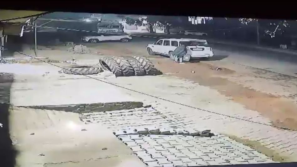 SBI-এর ATM ভেঙে লুট, লক্ষ লক্ষ টাকা নিয়ে পালাল দুষ্কৃতীরা SBI-এর ATM ভেঙে লুট, লক্ষ লক্ষ টাকা নিয়ে পালাল দুষ্কৃতীরা