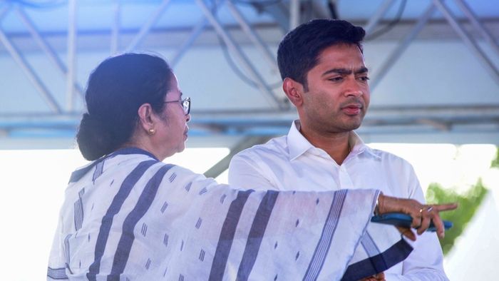 মমতা এবং অভিষেক বন্দ্যোপাধ্যায়।