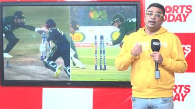 Pakistan’s third umpire misses stumping error in T20I vs Australia at Lahore third umpire blunder during pakistan australia t20i stumping controversy