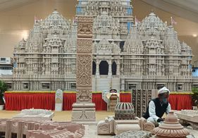 देश में पत्थरों पर कारीगरी का सबसे बड़ा मेला, देखिए जयपुर के 'इंडिया स्टोन मार्ट' की तस्वीरें जयपुर में लगे स्टोन मार्ट में प्रदर्शित एक कलाकृति