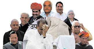 गहलौत को अपने ही ले डूबे