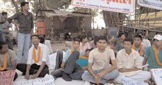 तिहारी इंजीनियरिंग कॉलेज के विद्यार्थी