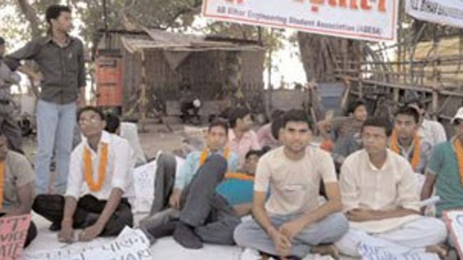 तिहारी इंजीनियरिंग कॉलेज के विद्यार्थी