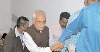 मदेरणा को गिरफ्तार कर ले जाती सीबीआइ