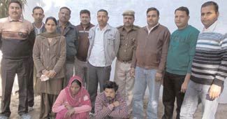 नशीली दवा खिलाकर लूटते हैं