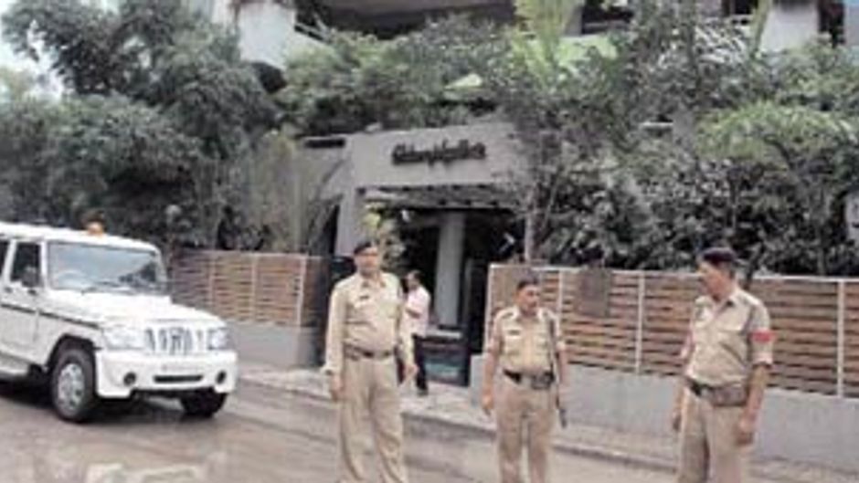 भ्रष्ट अधिकारी का बंगला