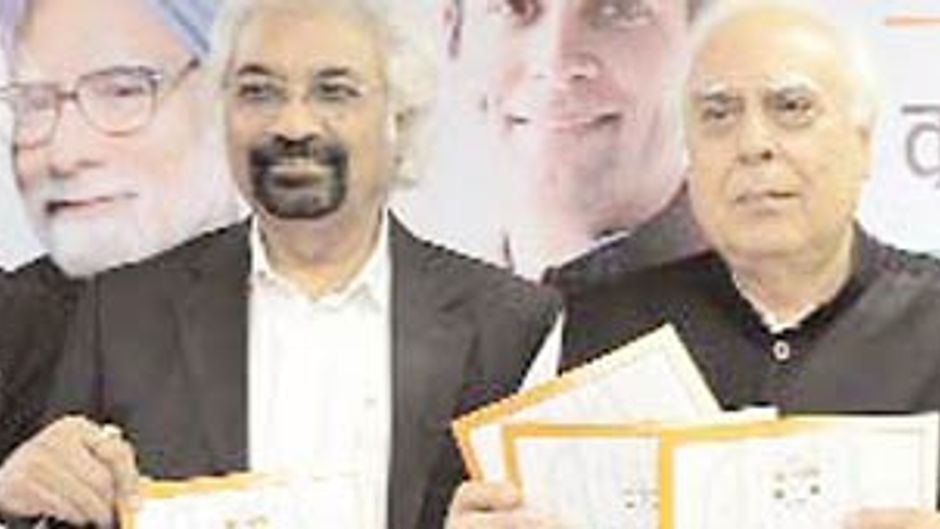 सैम पित्रोदा और कपिल सिब्बल