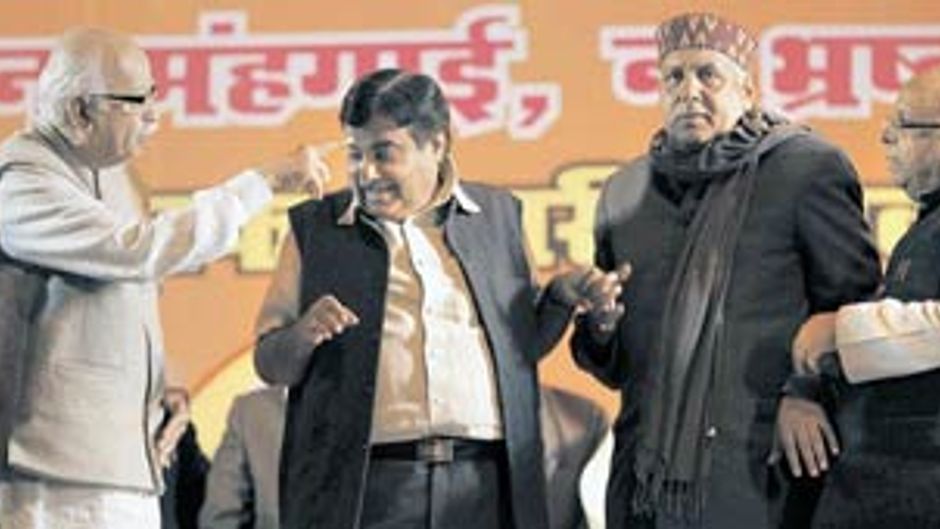 आडवाणी और गडकरी के साथ सूर्यप्रताप शाही और लालजी टंडन
