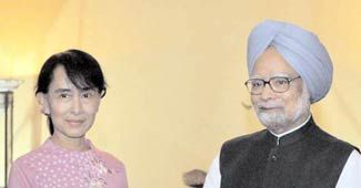 आंग सांग सू की और मनमोहन सिंह