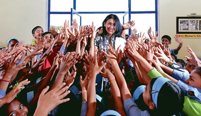 रोशनी नाडर प्रतिभाशाली गरीब बच्चों को शिक्षा देने में सक्रिय