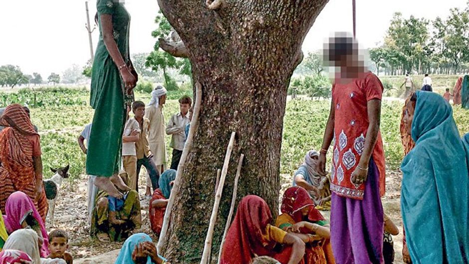 बदायूं में आम के पेड़ पर लटकतीं दो लड़कियों की लाशें